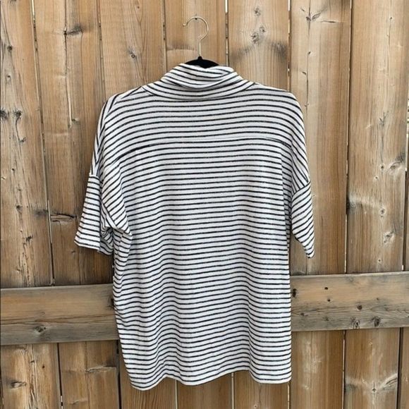 NWT Gap Short Sleeve Striped Turtleneck - Picture 4 of 5